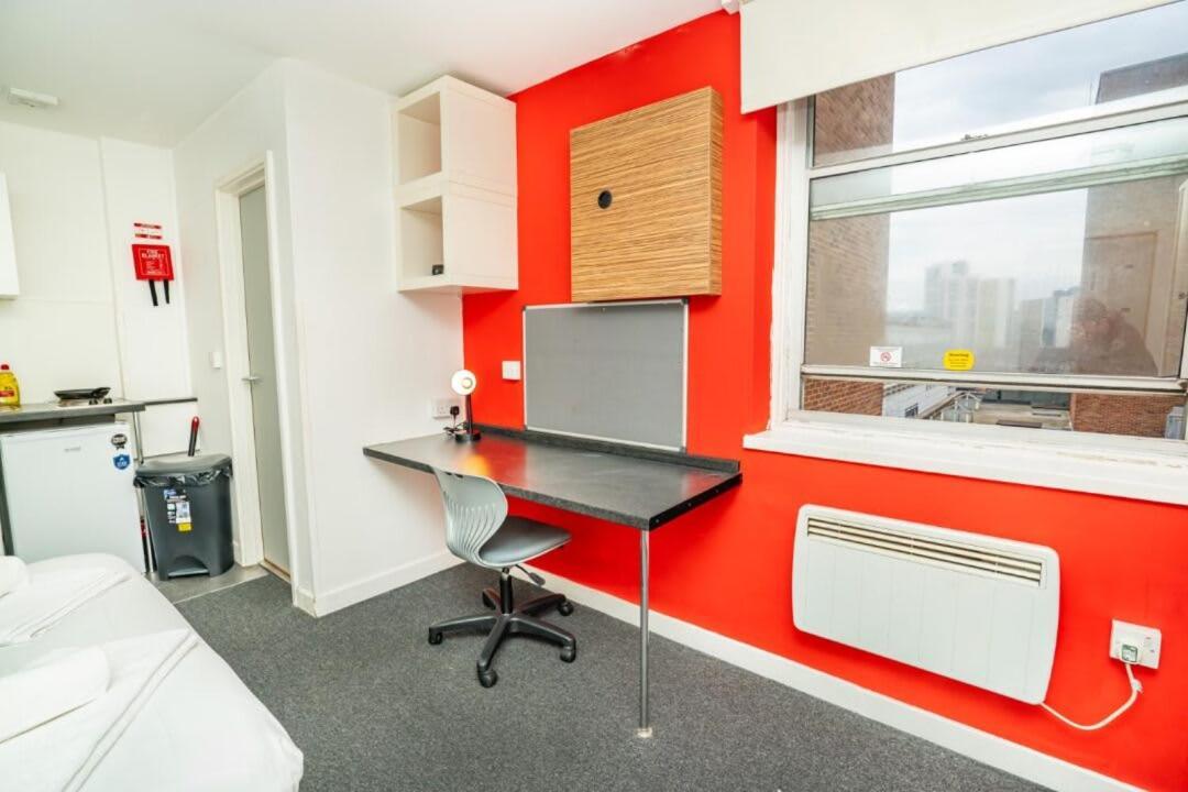 Spacious Budget In Centre Apartment Coventry