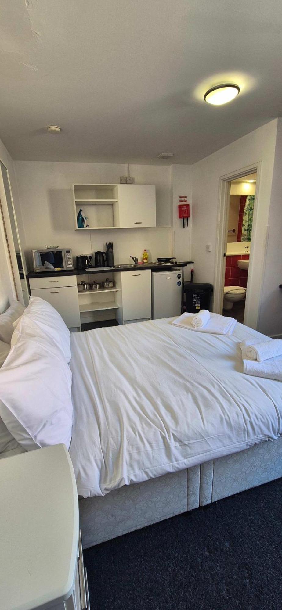 Spacious Budget In Centre Apartment Coventry